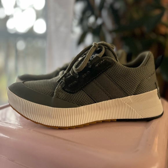 Sorel Women's Out 'N About III Low Waterproof Sneaker - Picture 7 of 12